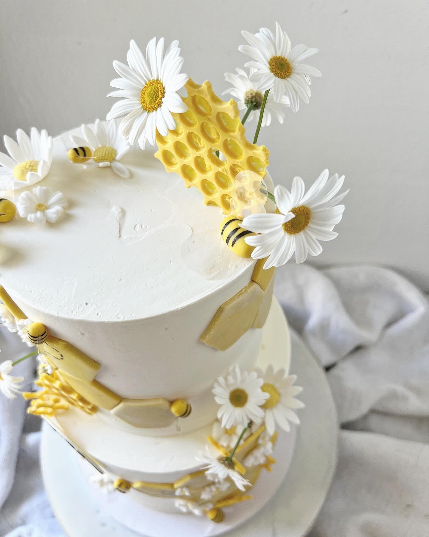 HapBEE Birthday Cake S: Viktoria – Zuckerbäckerei